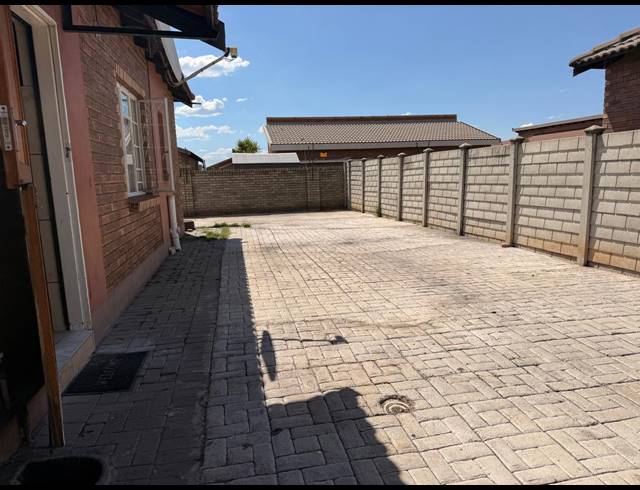 3 BEDROOM HOUSE FOR SALE IN WATERKLOOF EAST